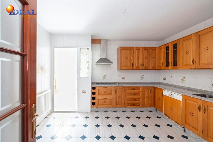 Casas en venta y pisos alquiler - 3