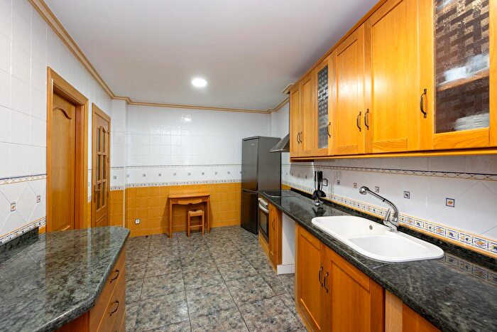 Casas en venta y pisos alquiler - 3