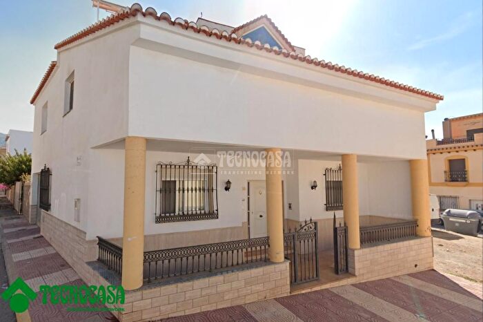Casas en venta y pisos alquiler - 3