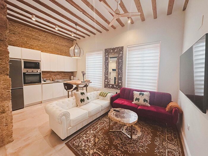Casas en venta y pisos alquiler - 1