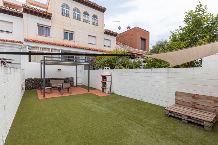 Casa en venta en Ogíjares, Granada de 4 habitaciones