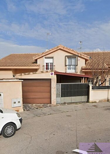 Casas en venta y pisos alquiler - 3