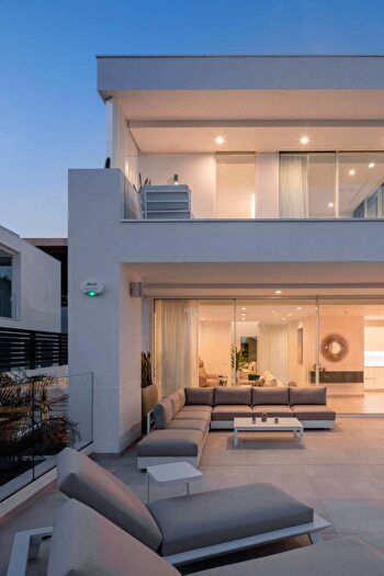 Casas en venta y pisos alquiler - 3