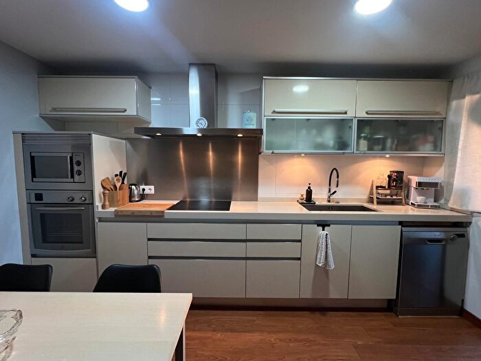 Casas en venta y pisos alquiler - 2