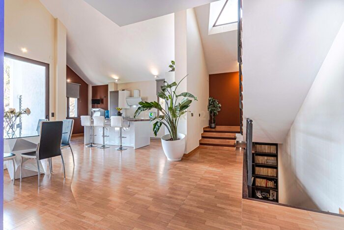 Casa en venta en Altos de la Zubia, La Zubia de 5 habitaciones