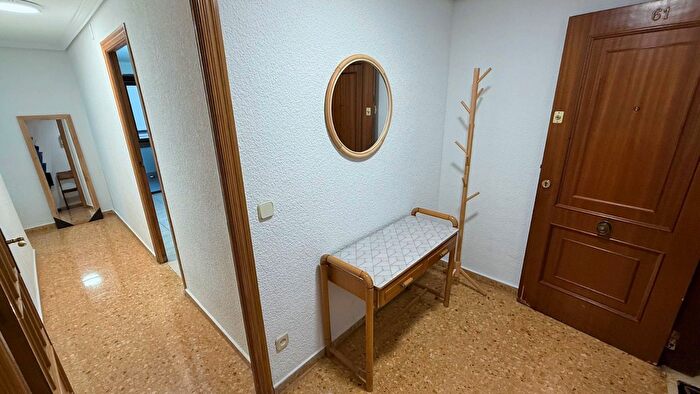 Casas en venta y pisos alquiler - 3