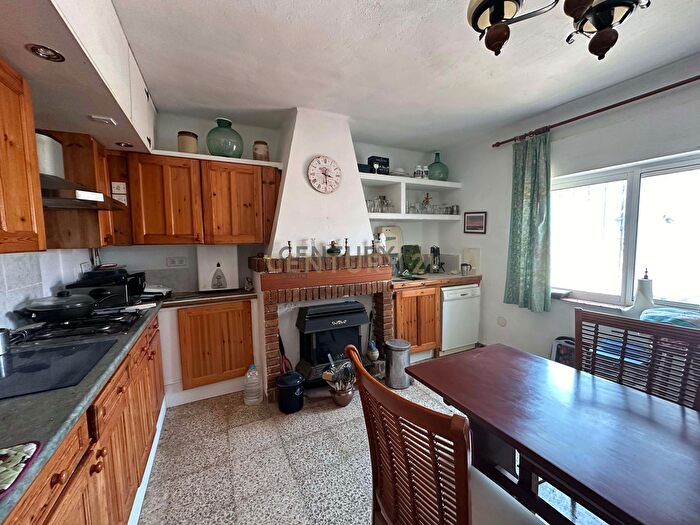 Casas en venta y pisos alquiler - 3