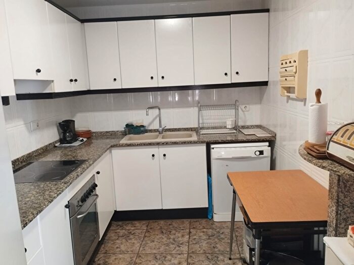 Casas en venta y pisos alquiler - 3