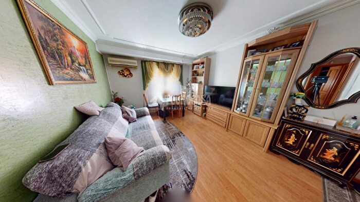 Casas en venta y pisos alquiler - 1