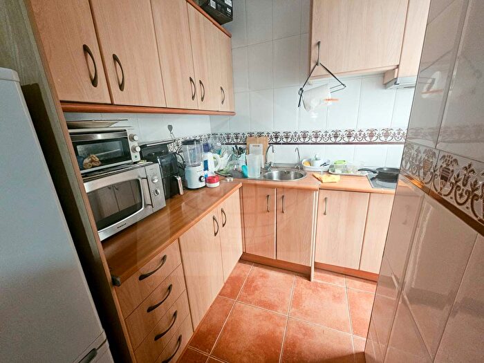 Casas en venta y pisos alquiler - 3