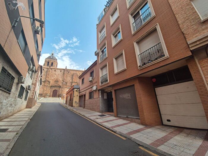 Casas en venta y pisos alquiler - 1