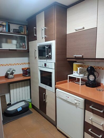 Casas en venta y pisos alquiler - 3