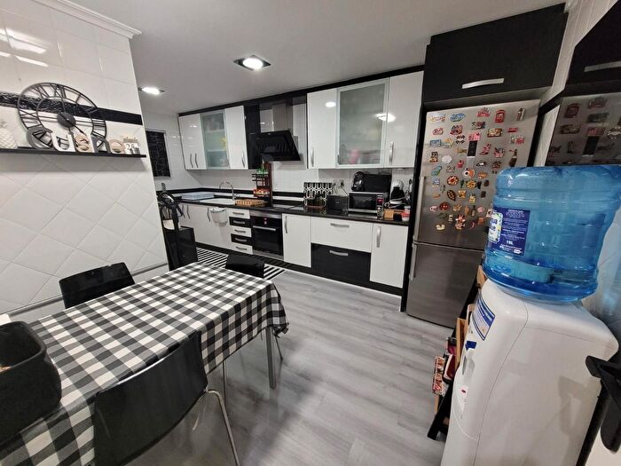 Casas en venta y pisos alquiler - 1