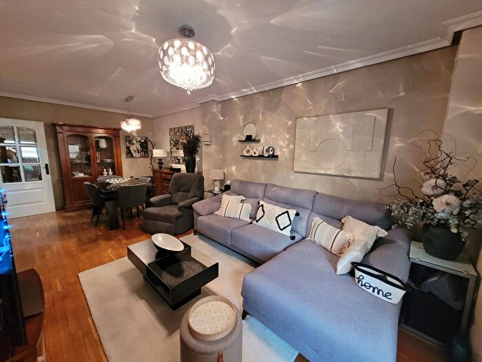 Casas en venta y pisos alquiler - 3