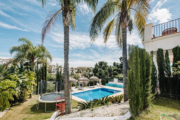 Casa en venta en Selwo, La Concha Resina Golf de 5 habitaciones
