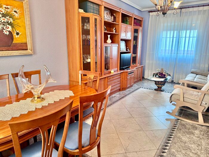 Casas en venta y pisos alquiler - 3