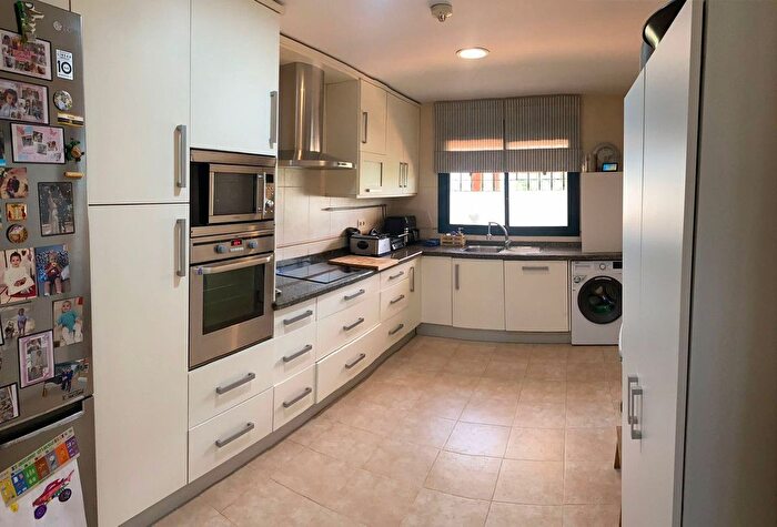 Casas en venta y pisos alquiler - 3