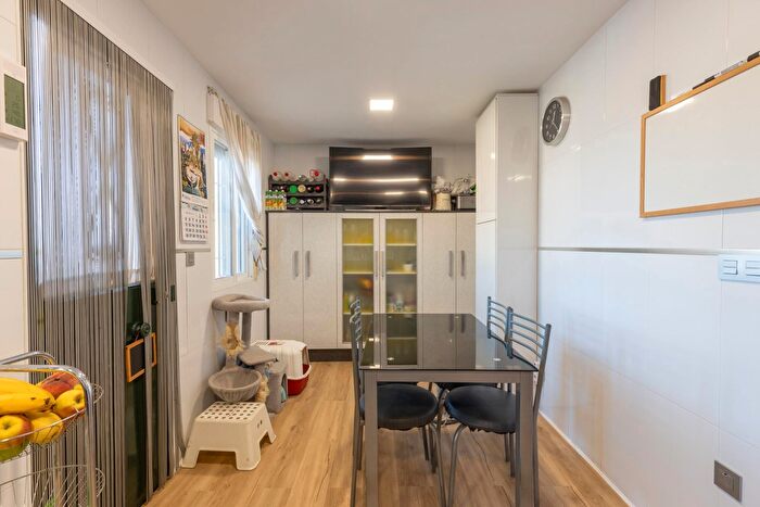 Casas en venta y pisos alquiler - 3