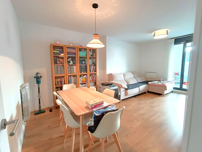 Casas en venta y pisos alquiler - 3
