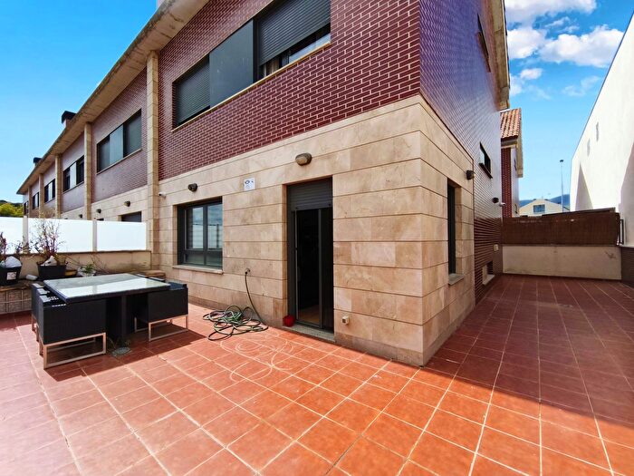 Casas en venta y pisos alquiler - 1
