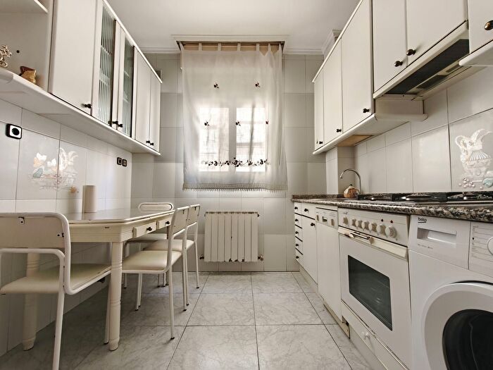 Casas en venta y pisos alquiler - 3