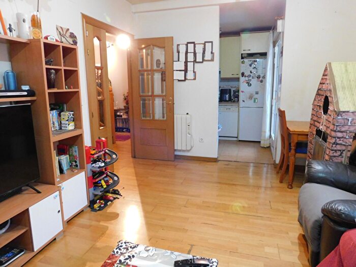 Casas en venta y pisos alquiler - 1