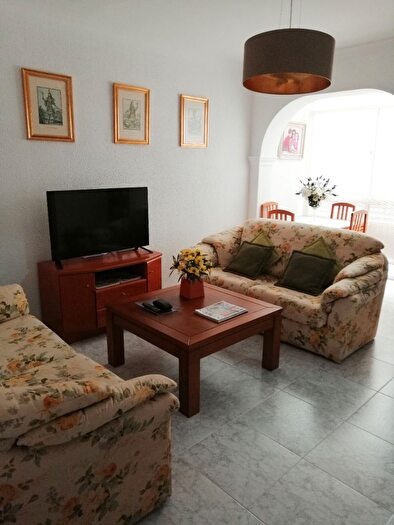 Casas en venta y pisos alquiler - 3
