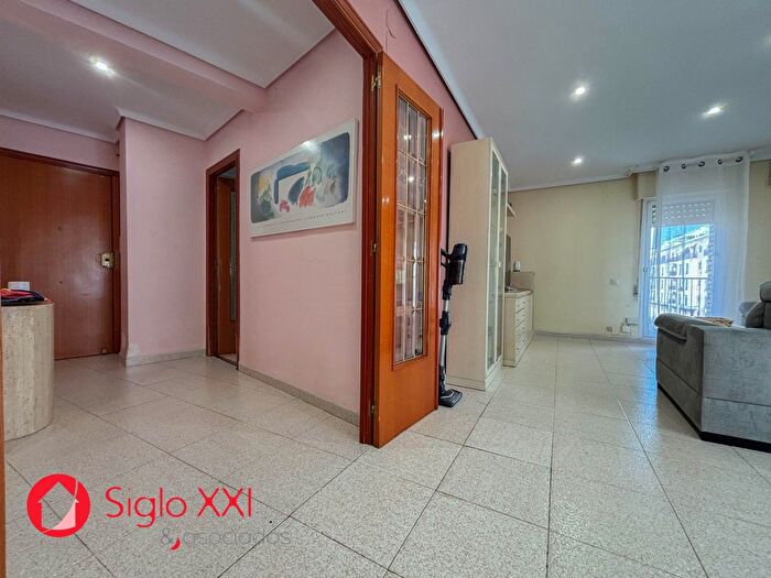Casas en venta y pisos alquiler - 3