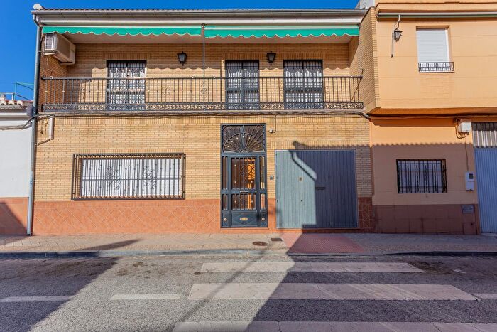 Casa en venta en Chana, Cerrillo de Maracena Periodistas de 4 habitaciones