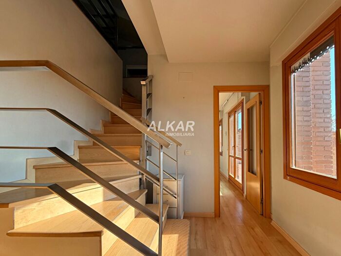Casas en venta y pisos alquiler - 3