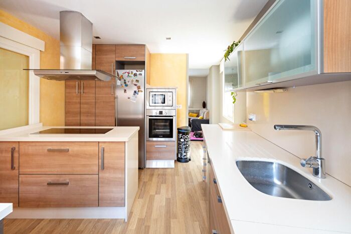 Casas en venta y pisos alquiler - 3