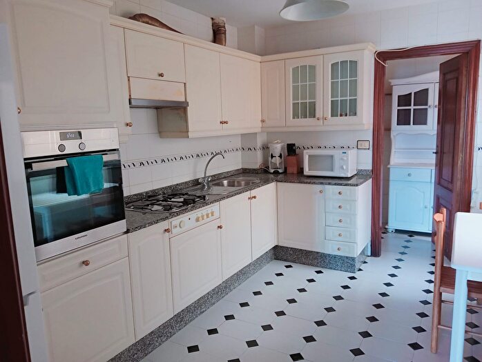 Casas en venta y pisos alquiler - 2
