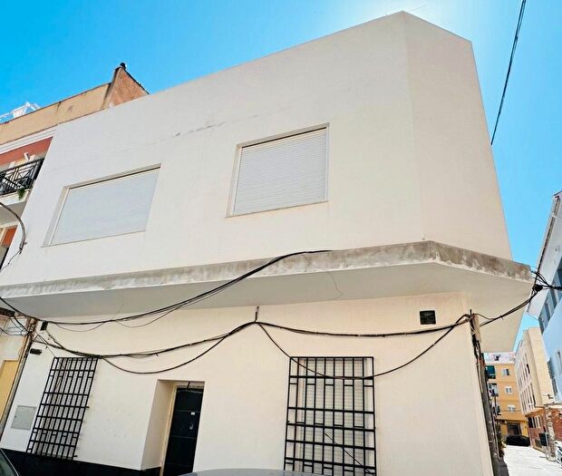 Casas en venta y pisos alquiler - 3