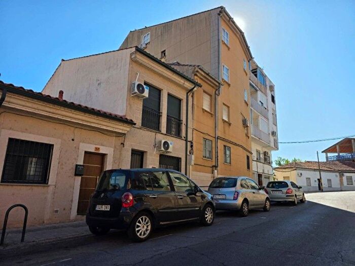 Casas en venta y pisos alquiler - 1