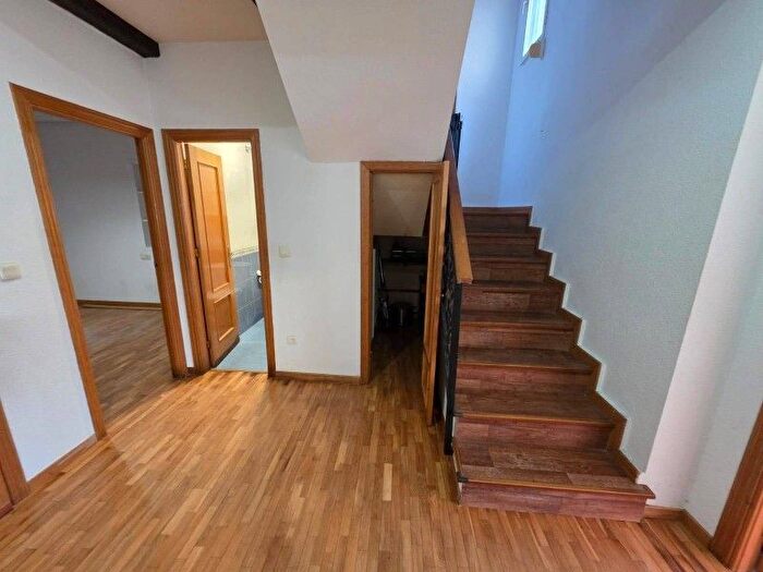 Casas en venta y pisos alquiler - 3
