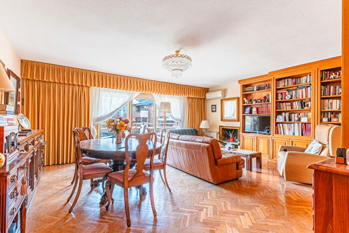 Casas en venta y pisos alquiler - 1