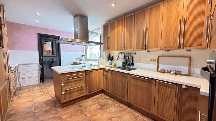 Casas en venta y pisos alquiler - 1