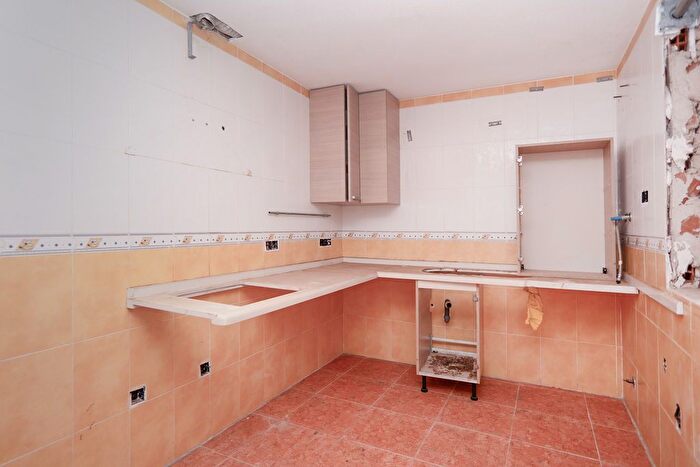 Casas en venta y pisos alquiler - 3