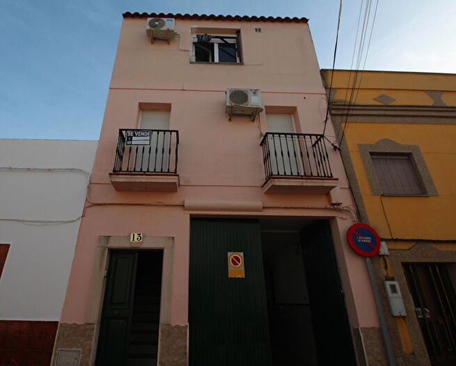 Casas en venta y pisos alquiler - 1