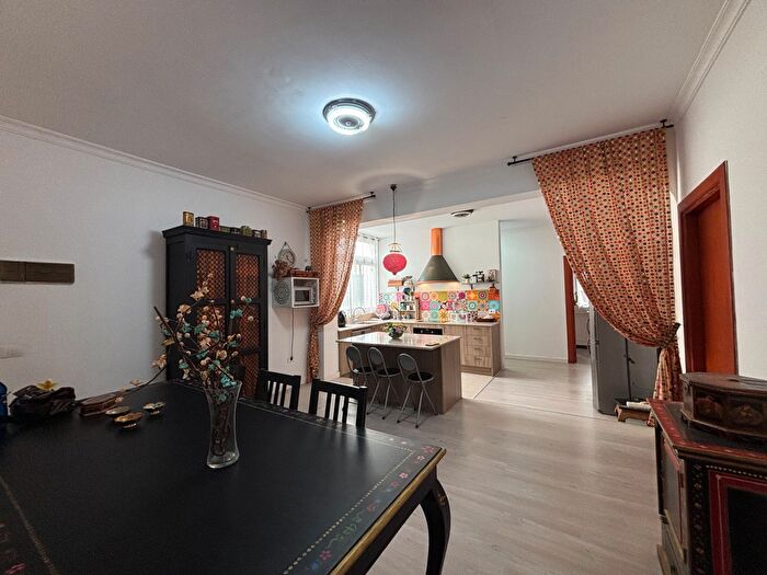 Casas en venta y pisos alquiler - 3