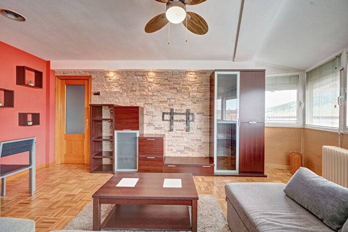 Casas en venta y pisos alquiler - 3