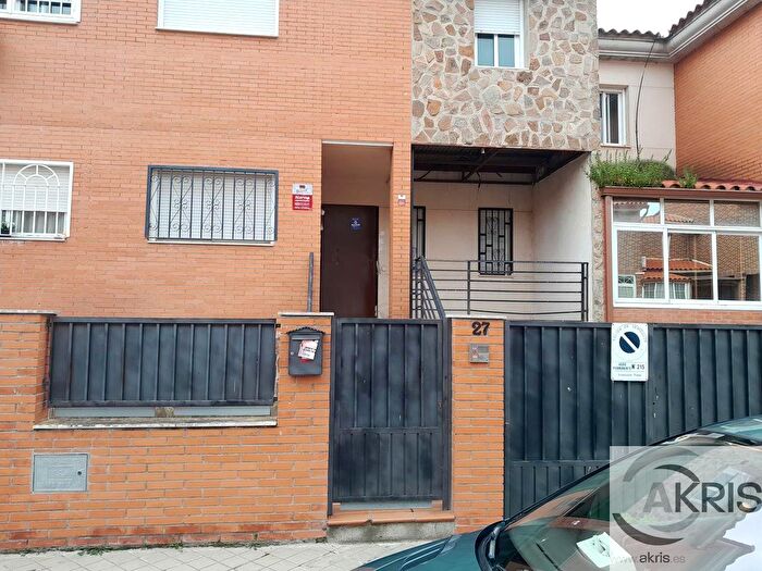 Casas en venta y pisos alquiler - 1