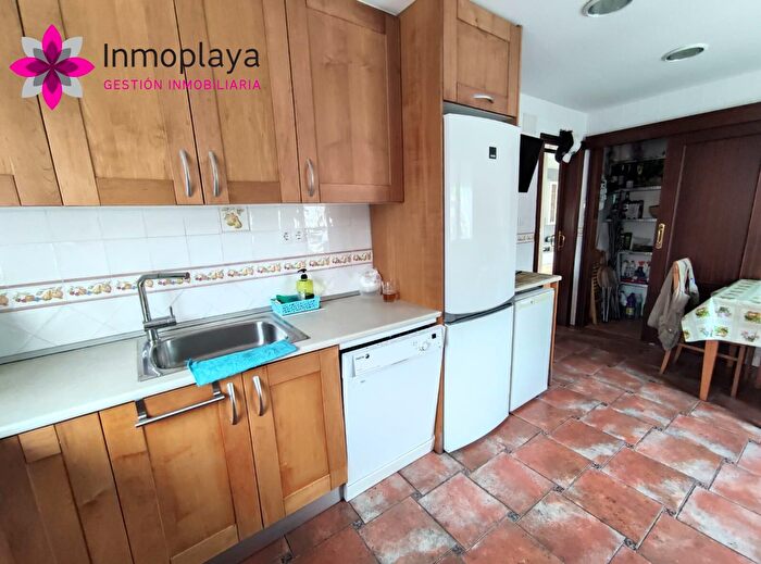 Casas en venta y pisos alquiler - 3