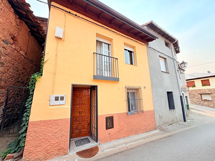 Casa en venta en Área Rural Sur, Ponferrada de 2 habitaciones