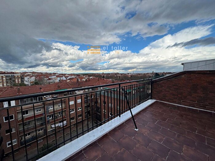 Casas en venta y pisos alquiler - 3