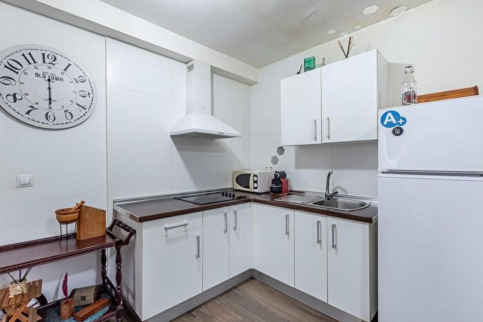 Casas en venta y pisos alquiler - 3
