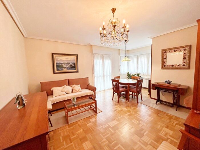 Casas en venta y pisos alquiler - 3