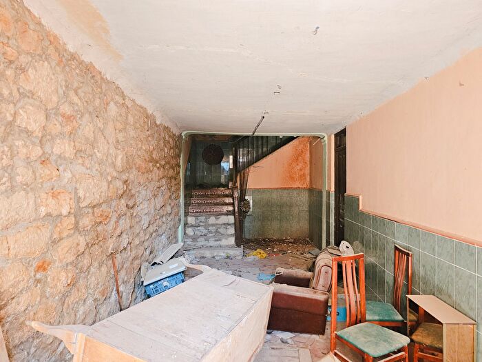 Casas en venta y pisos alquiler - 1