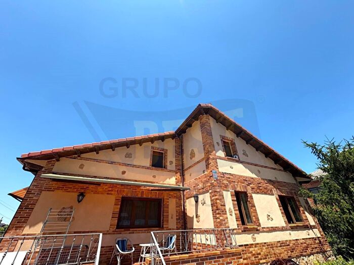 Casas en venta y pisos alquiler - 1