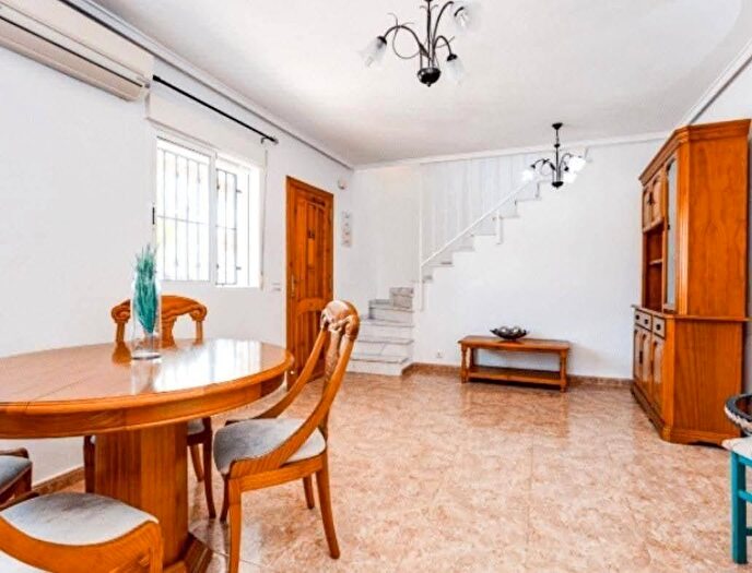 Casas en venta y pisos alquiler - 3